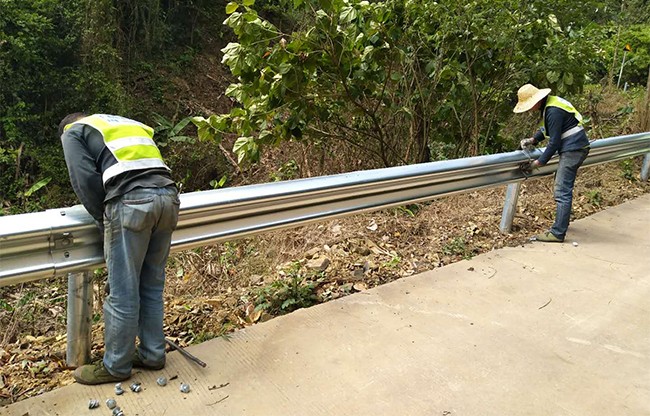 舟山高速公路护栏的定期维护与保养